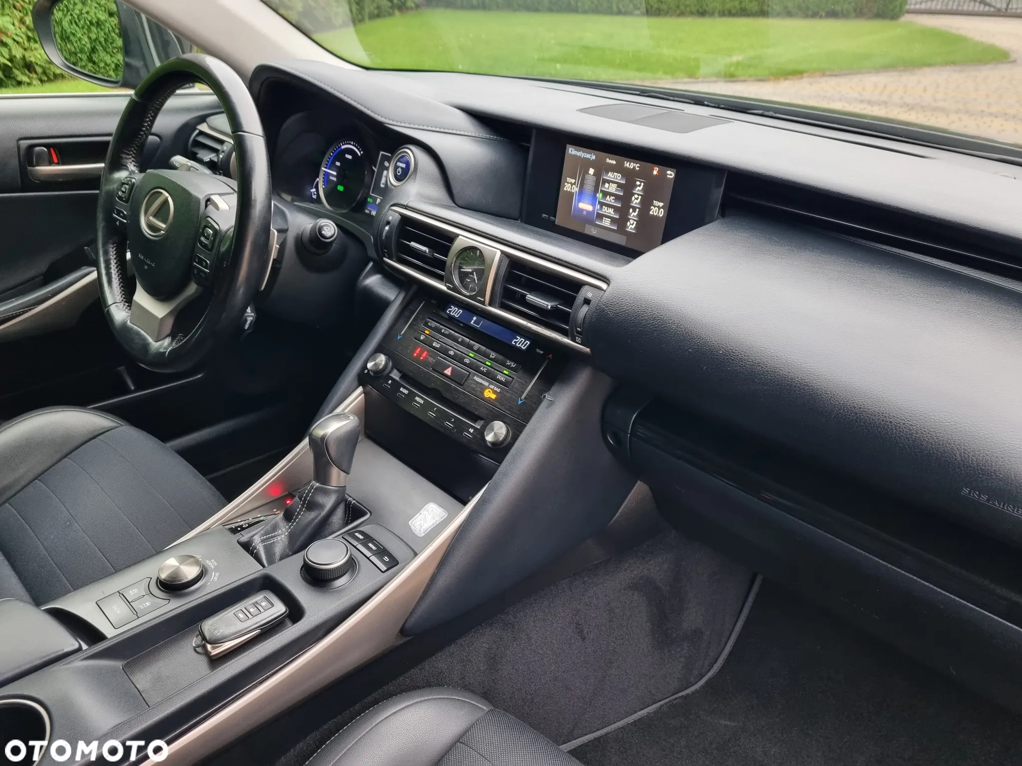 Lexus IS 300h Business Edition - 17