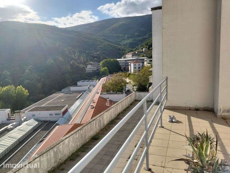 Vende-se duplex T3 c/3 casas de banho vista Serra na Covilhã - Grande imagem: 3/8