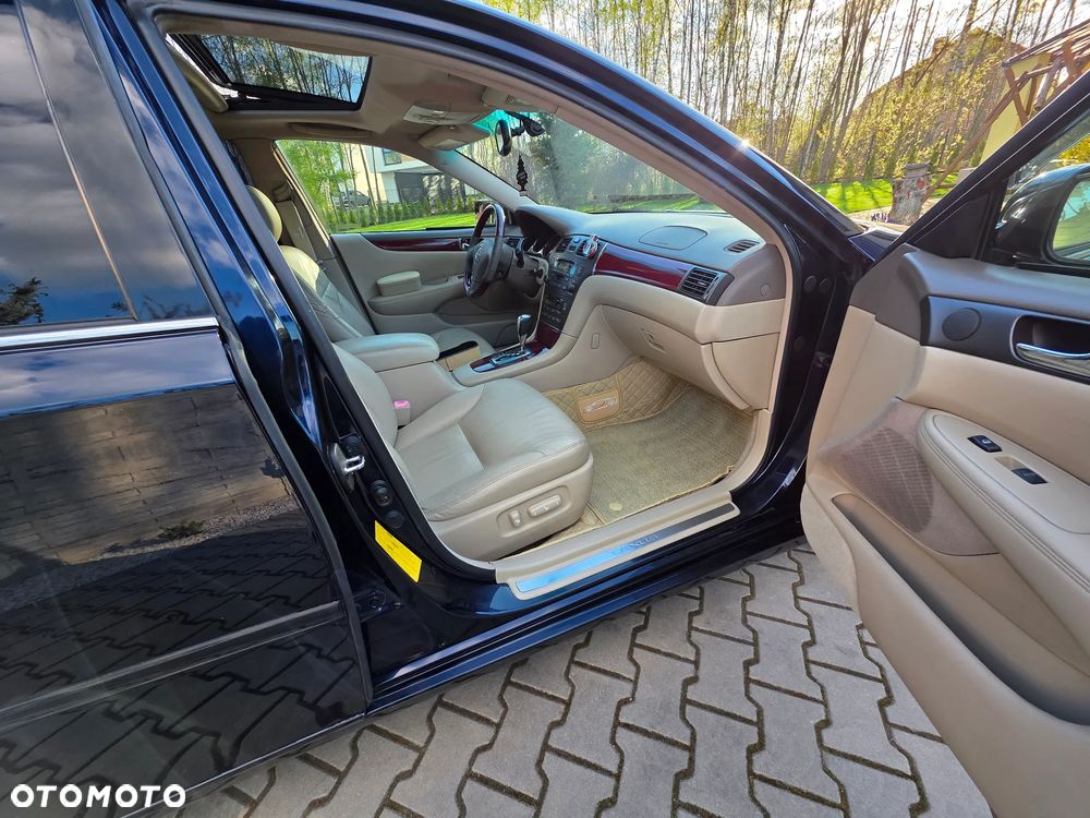 Lexus ES - 5