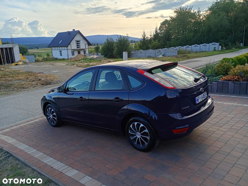 Ford Focus 1.6 Ambiente - 11