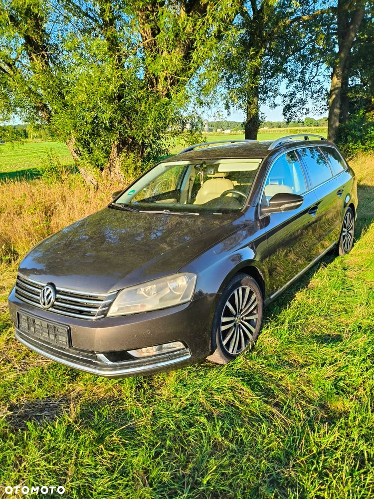Volkswagen Passat - 1