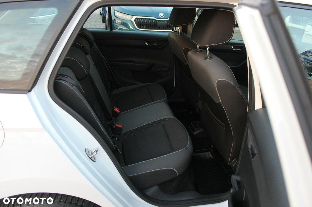 Skoda Fabia 1.0 TSI Ambition - 9