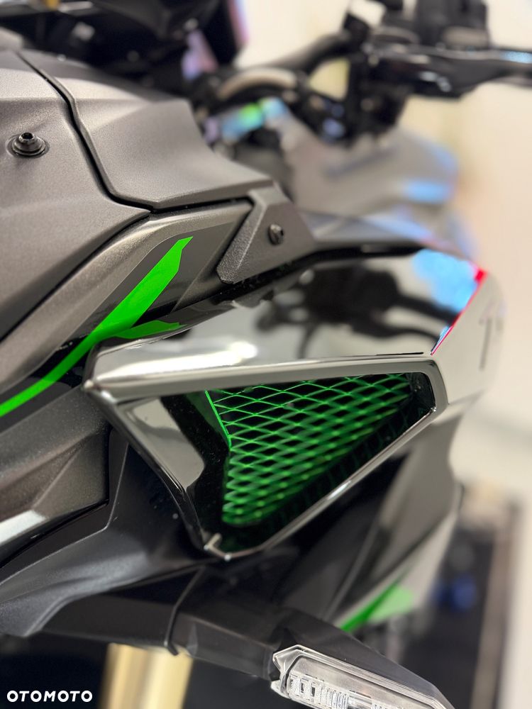 Kawasaki H2 - 23