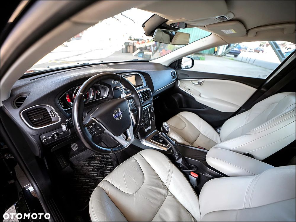 Volvo V40 D2 Summum - 14