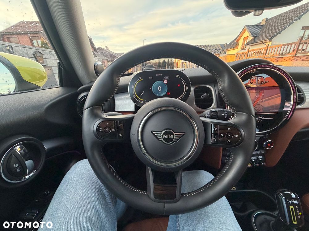 MINI Cooper SE Essential Trim - 19