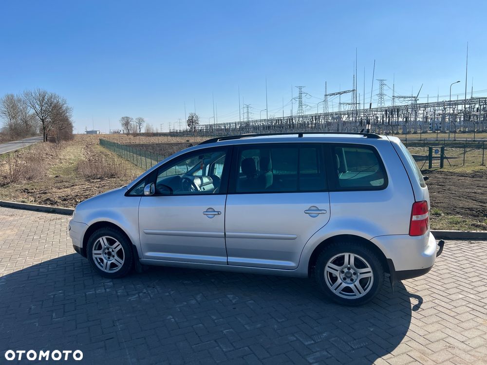 Volkswagen Touran 2.0 TDI Highline - 2