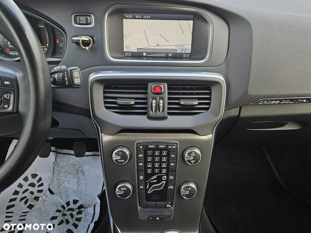 Volvo V40 Cross Country D2 Momentum - 14