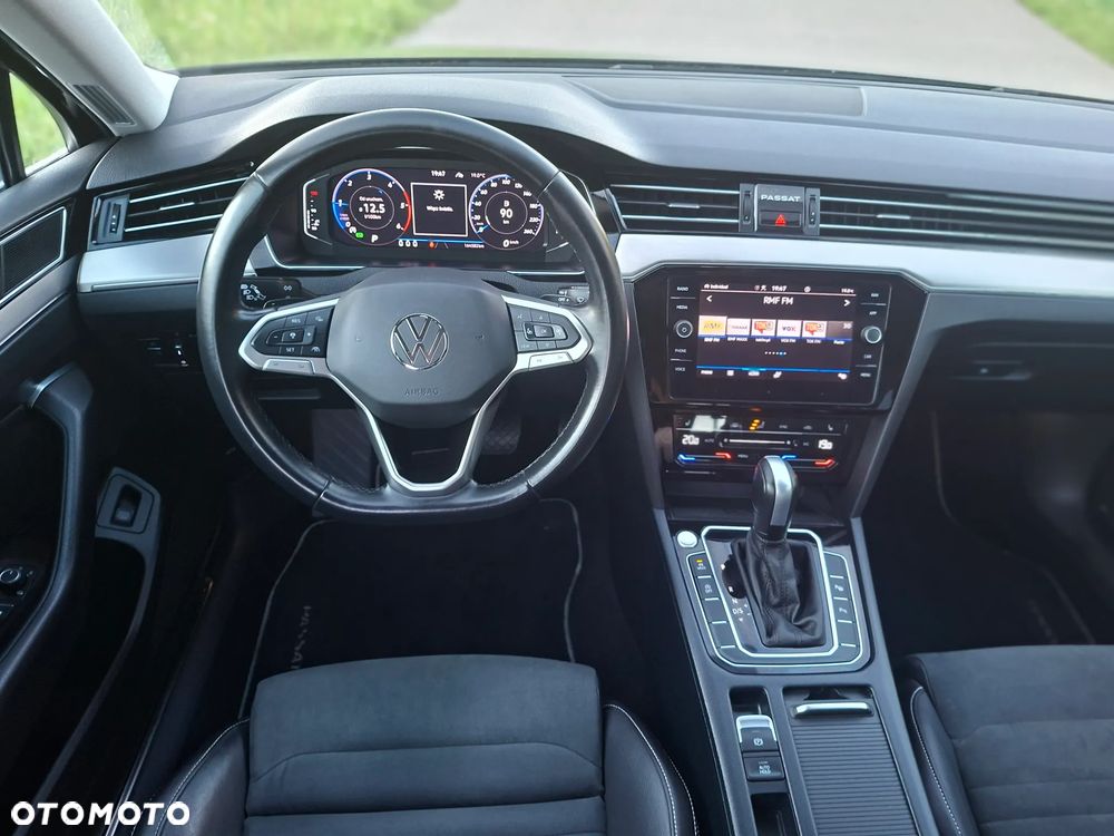 Volkswagen Passat 2.0 TDI Elegance DSG - 22