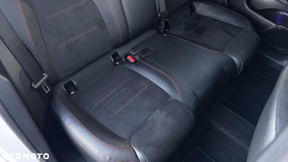 Mercedes-Benz GLA - 28