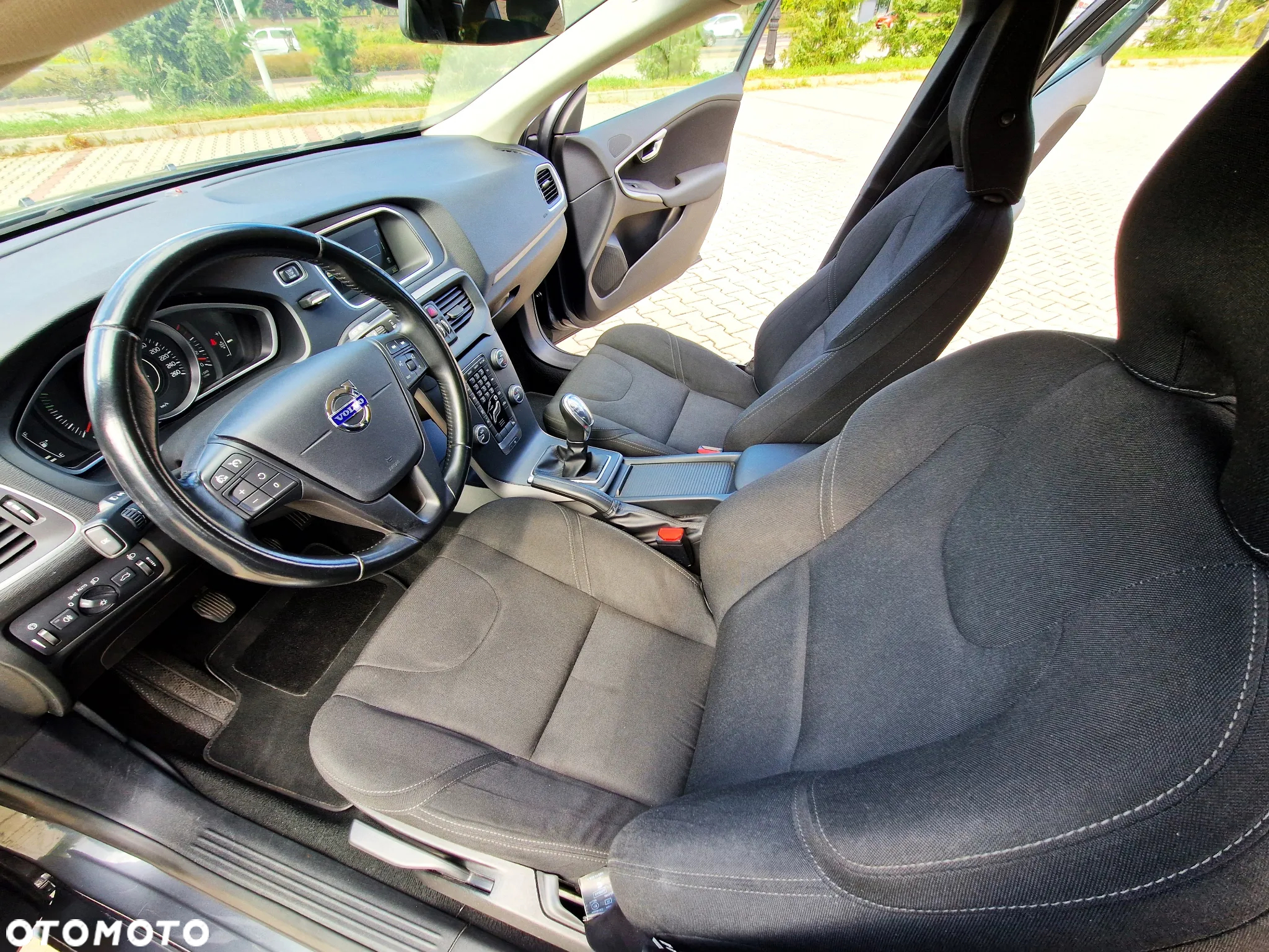 Volvo V40 D2 Momentum - 16