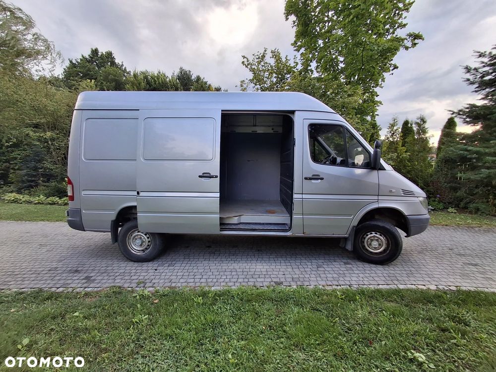 Mercedes-Benz Sprinter - 9