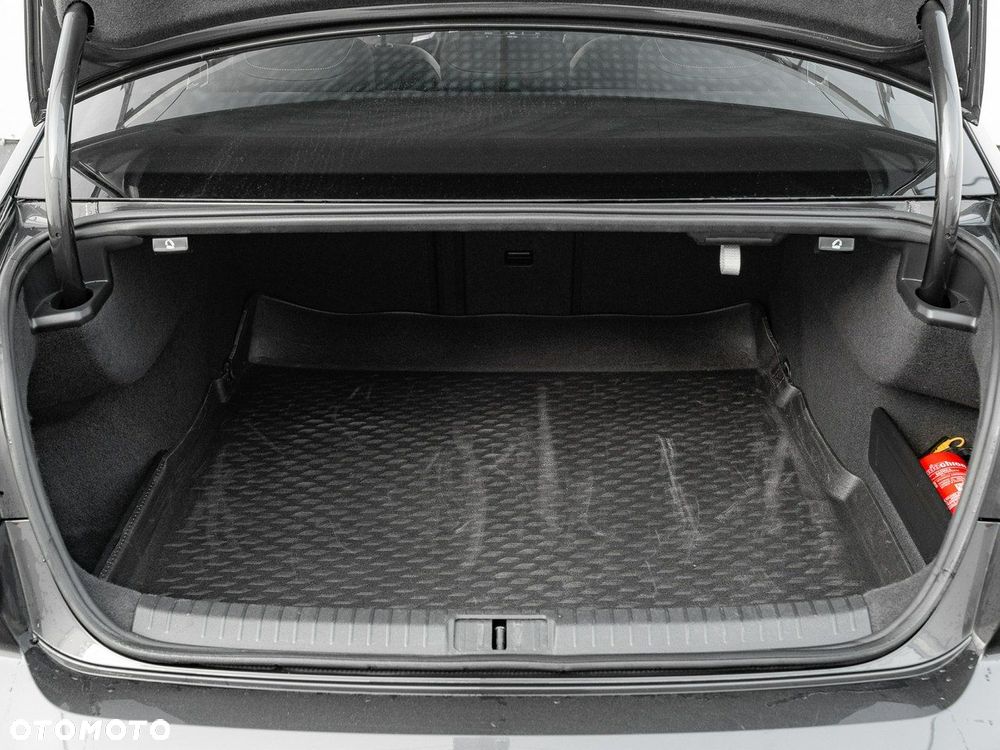 Volkswagen Passat 2.0 TDI Elegance DSG - 27