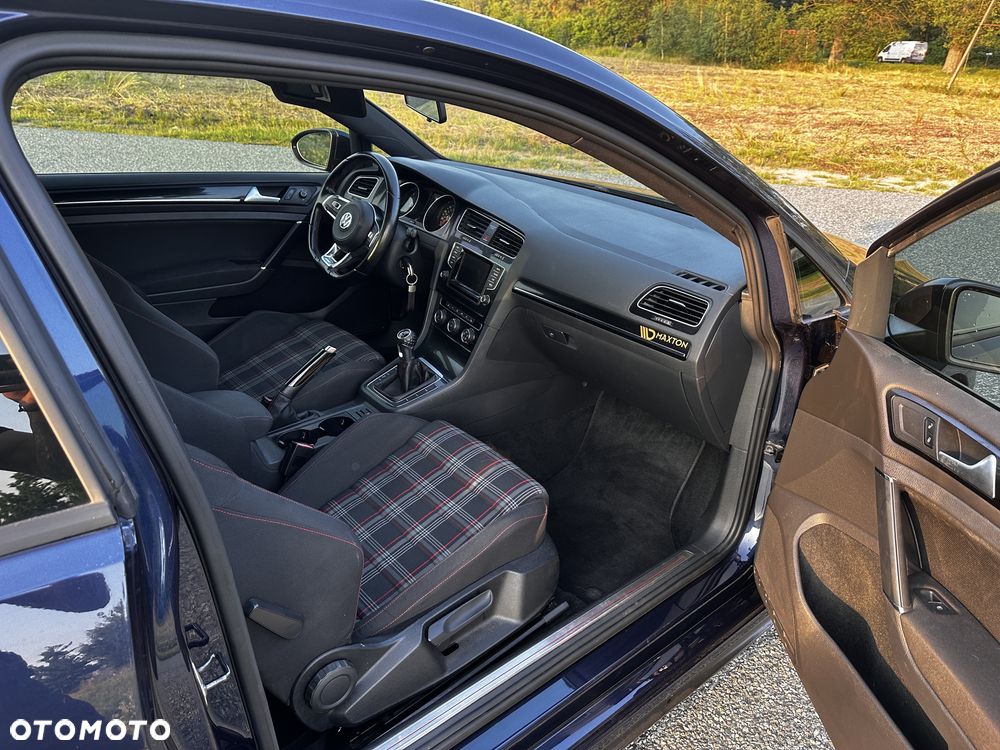 Volkswagen Golf - 5