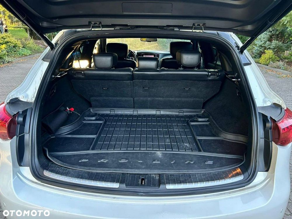 Infiniti FX - 13