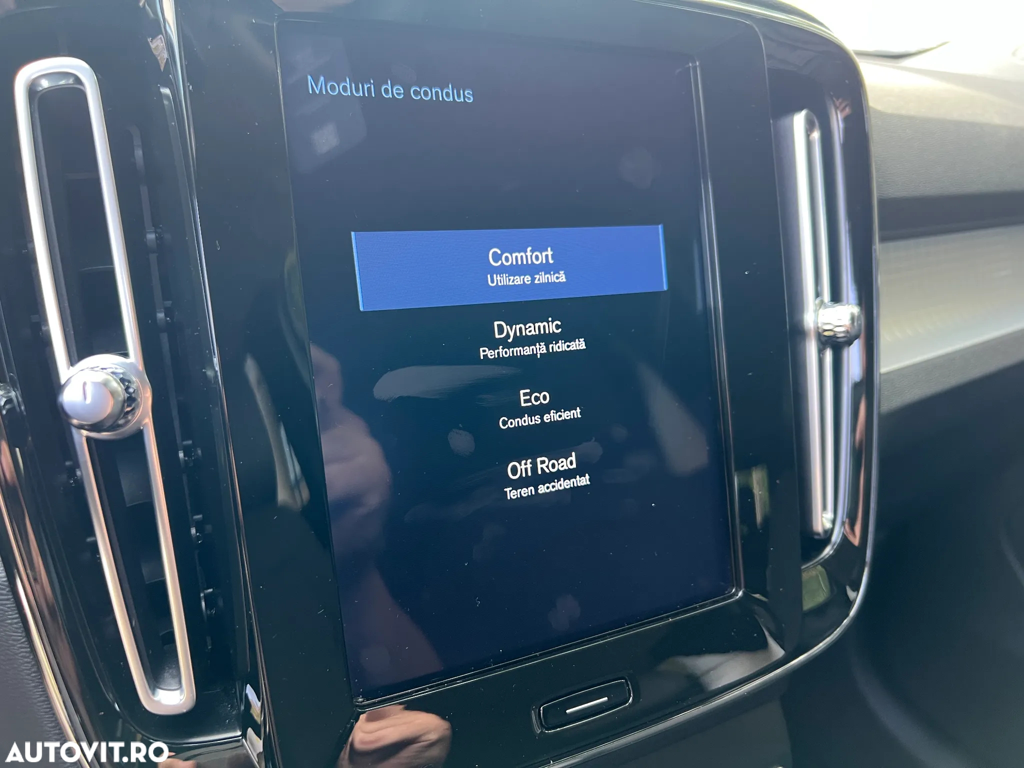 Volvo XC 40 D4 AWD Momentum - 27