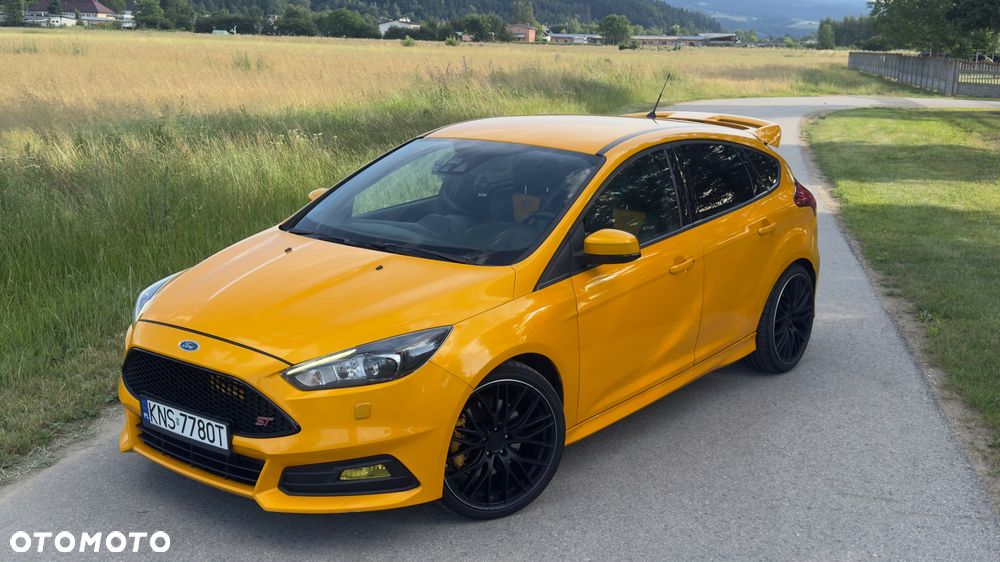 Ford Focus 2.0 EcoBoost ST mit Leder-Sport-Paket - 2