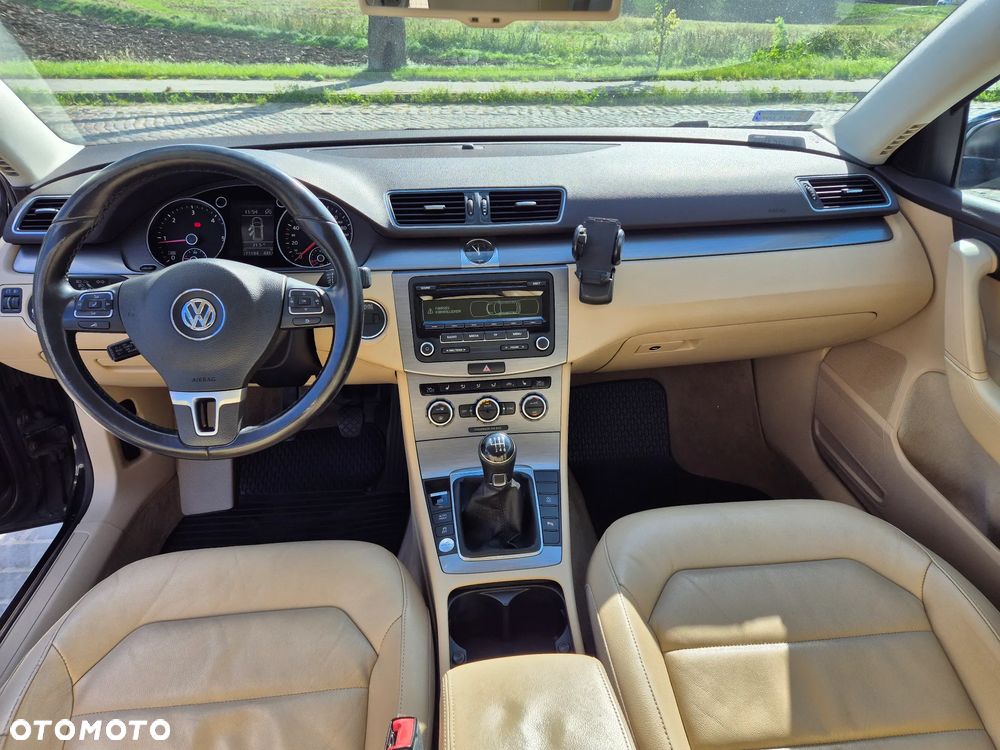 Volkswagen Passat 2.0 TDI Comfortline - 11