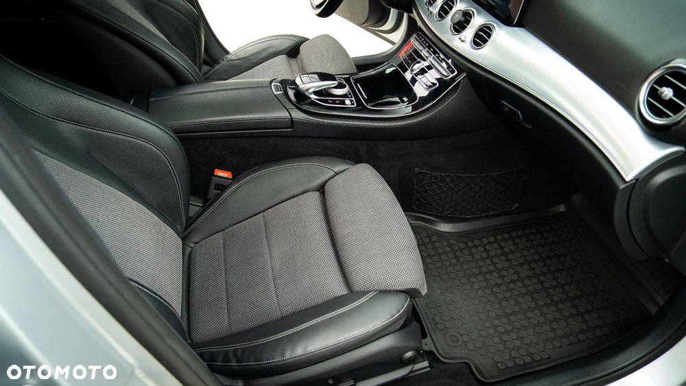 Mercedes-Benz Klasa E 220 d 4-Matic All-Terrain - 11