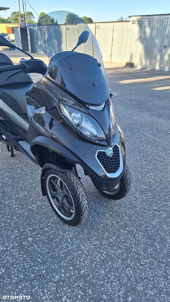 Piaggio MP-3 - 25