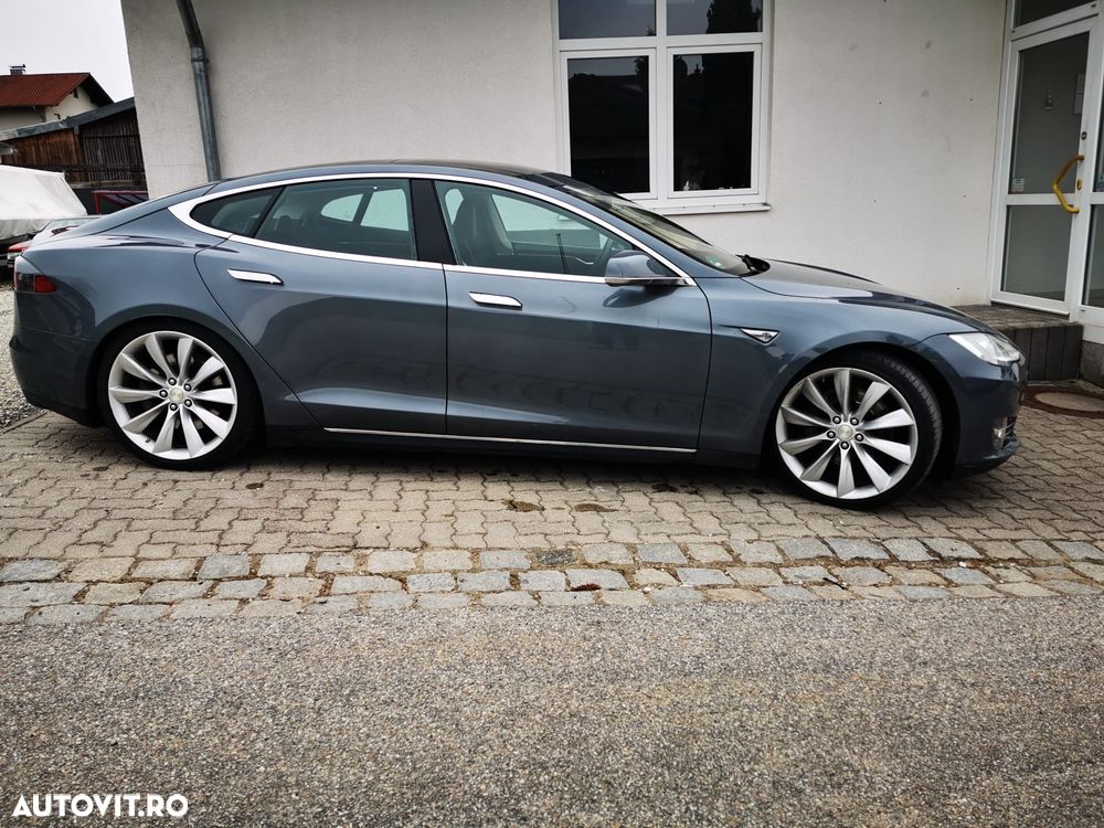 Tesla Model S - 2
