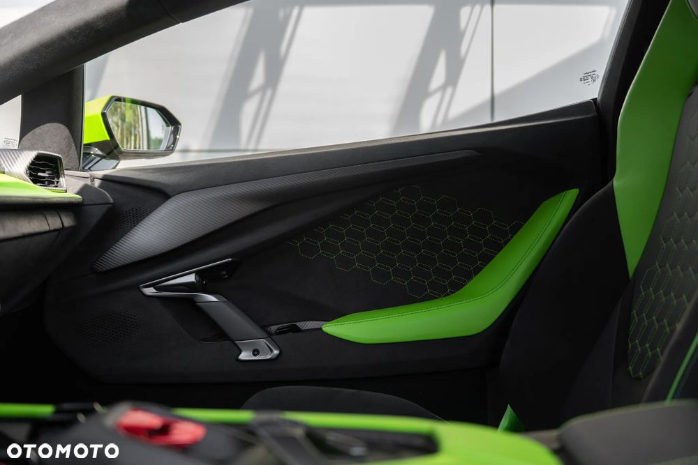 Lamborghini Revuelto - 20