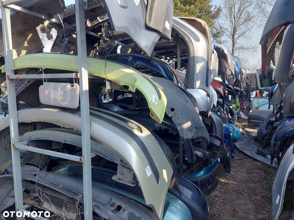 KOMPLETNY TYŁ KLAPA BAGAŻNIKA ZDERZAK TYŁ LAMPY TOYOTA YARIS I 8P4 - 17