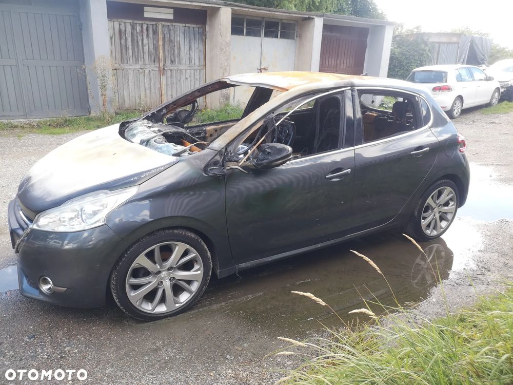 Peugeot 208 - 33