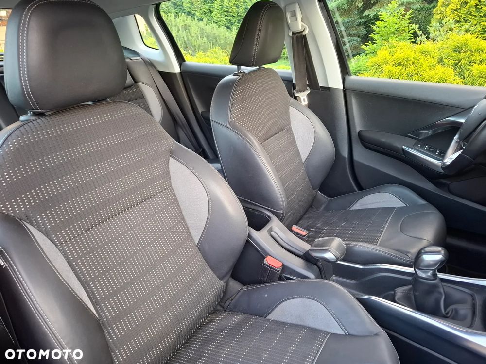 Peugeot 2008 e-HDi FAP 92 STOP & START Allure - 19