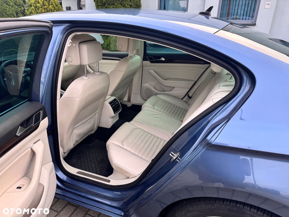 Volkswagen Passat 2.0 TDI Bi-Turbo BMT 4Mot Highline DSG - 11