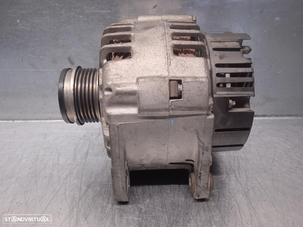 ALTERNADOR VOLKSWAGEN PASSAT 1998 -028903031A - 1