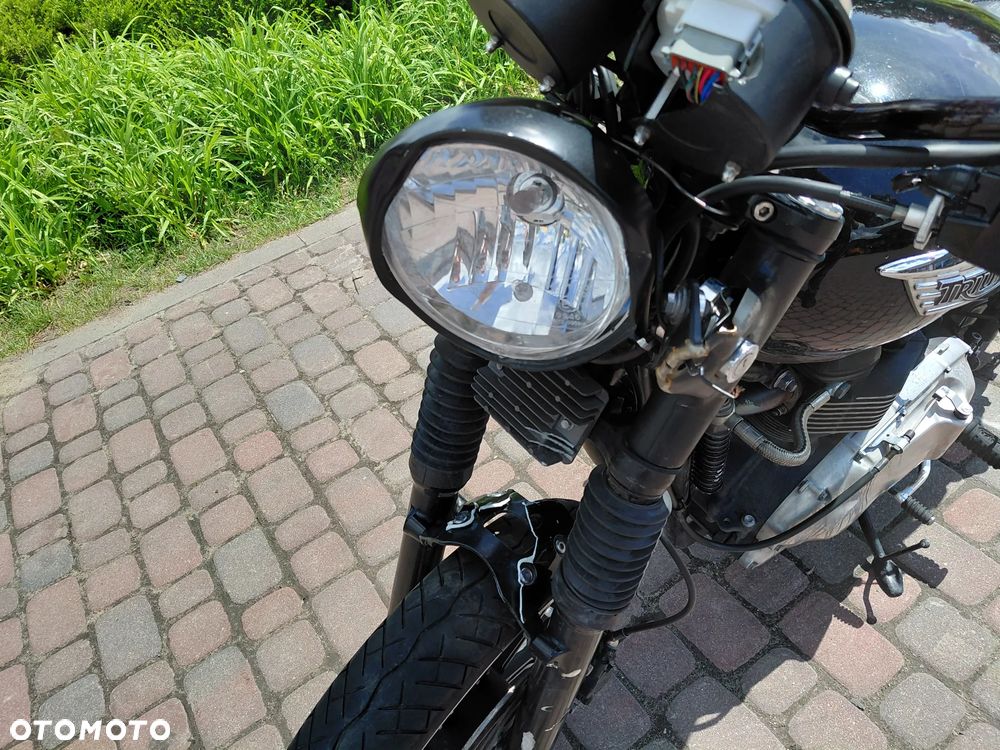 Triumph Bonneville - 10
