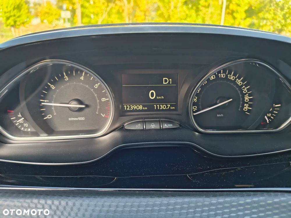 Peugeot 2008 PureTech 110 Stop&Start EAT6 Allure - 11