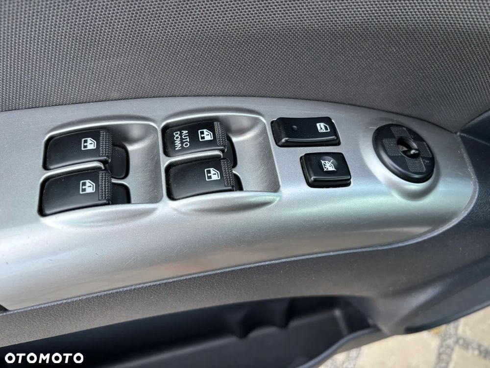 Kia Sportage 2.0 Freedom + - 28
