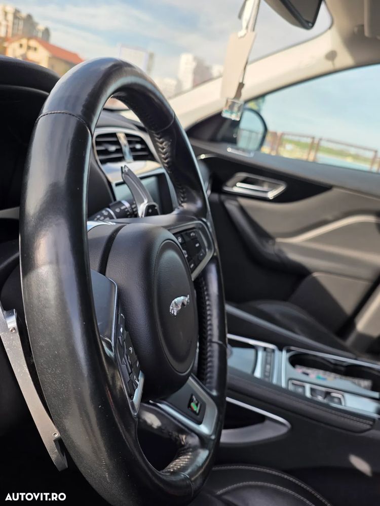 Jaguar F-Pace 20d AWD R-Sport - 7