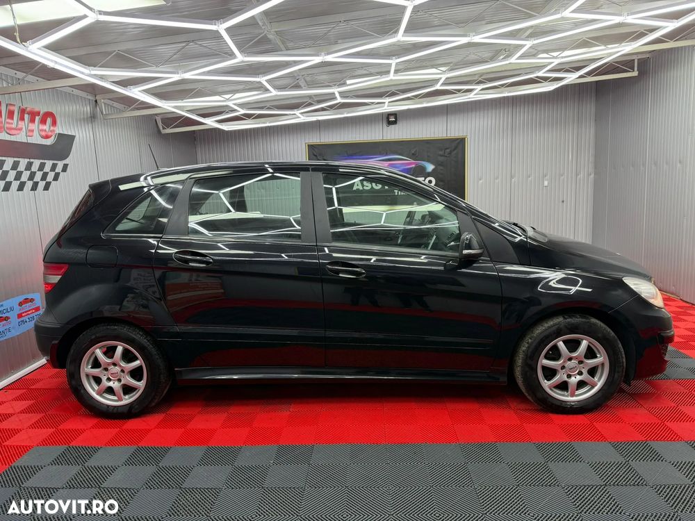 Mercedes-Benz B - 21