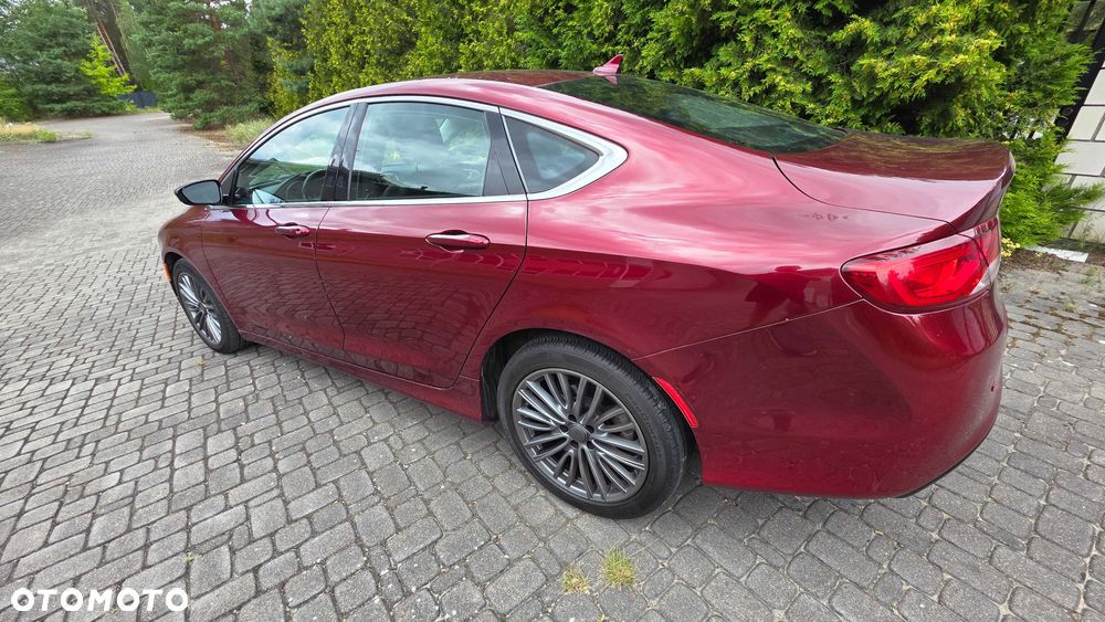 Chrysler 200