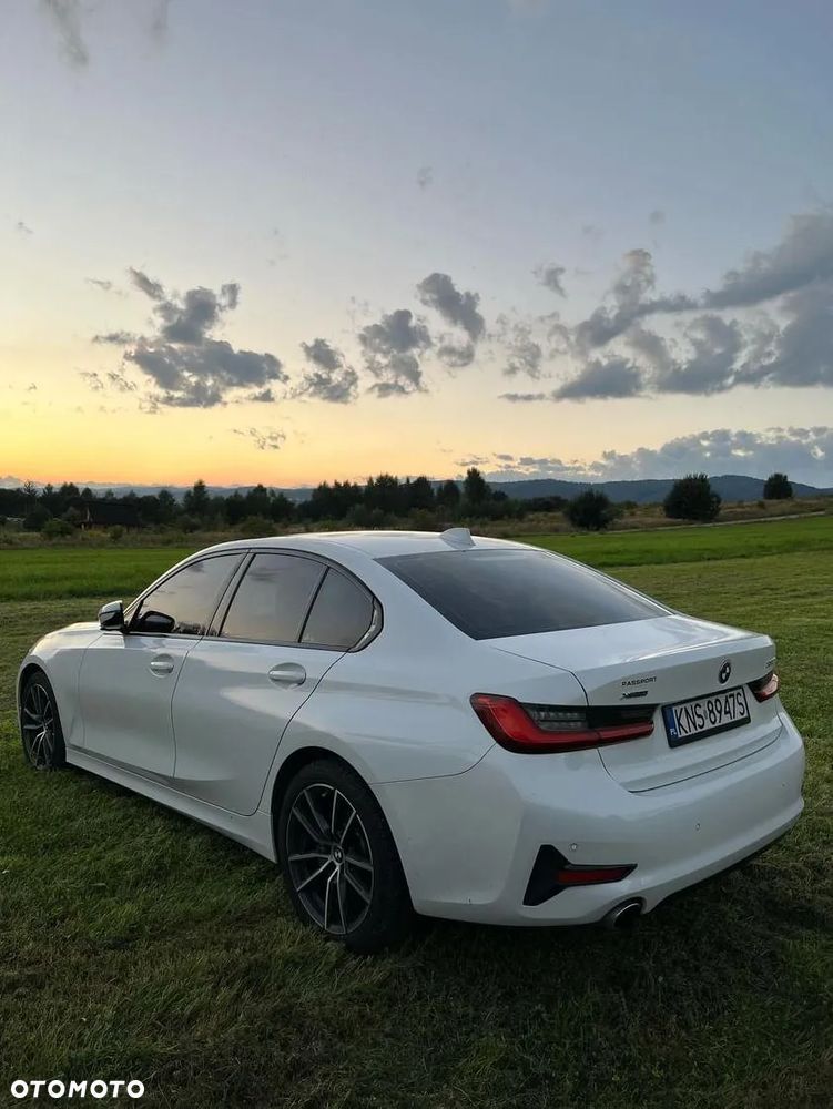 BMW Seria 3 330i xDrive - 4