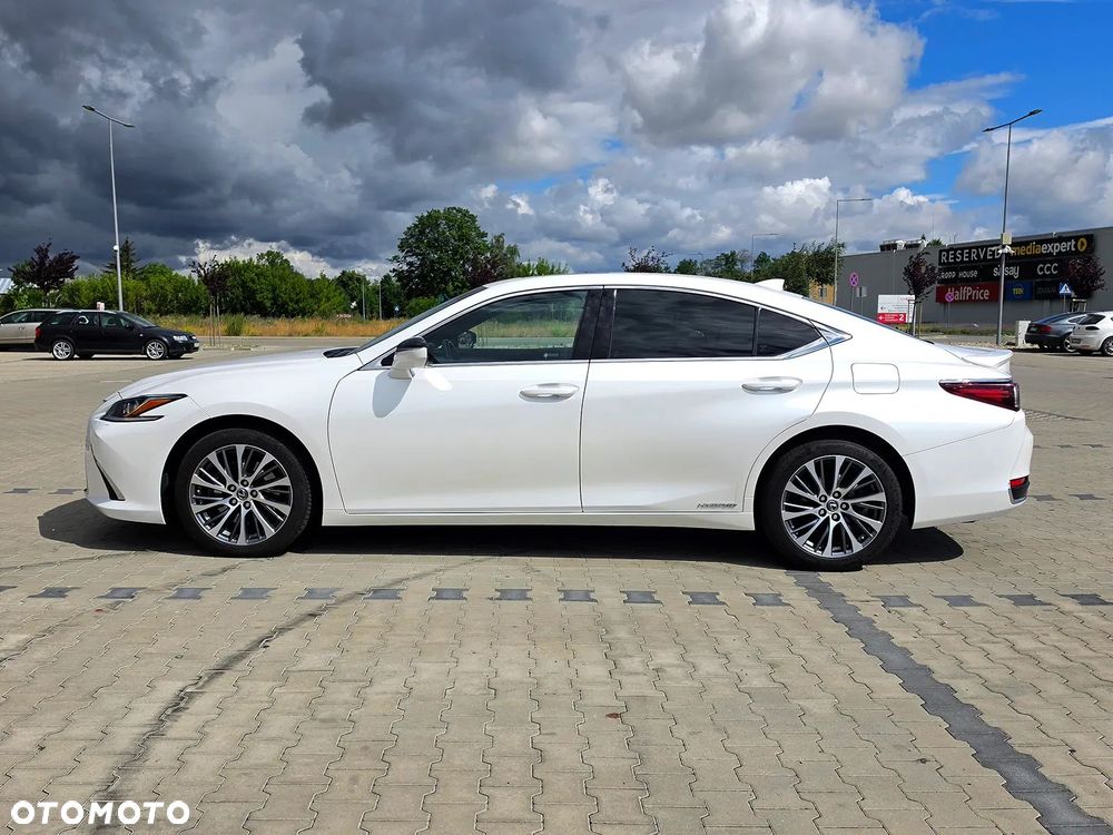 Lexus ES 300h Business Edition + - 2
