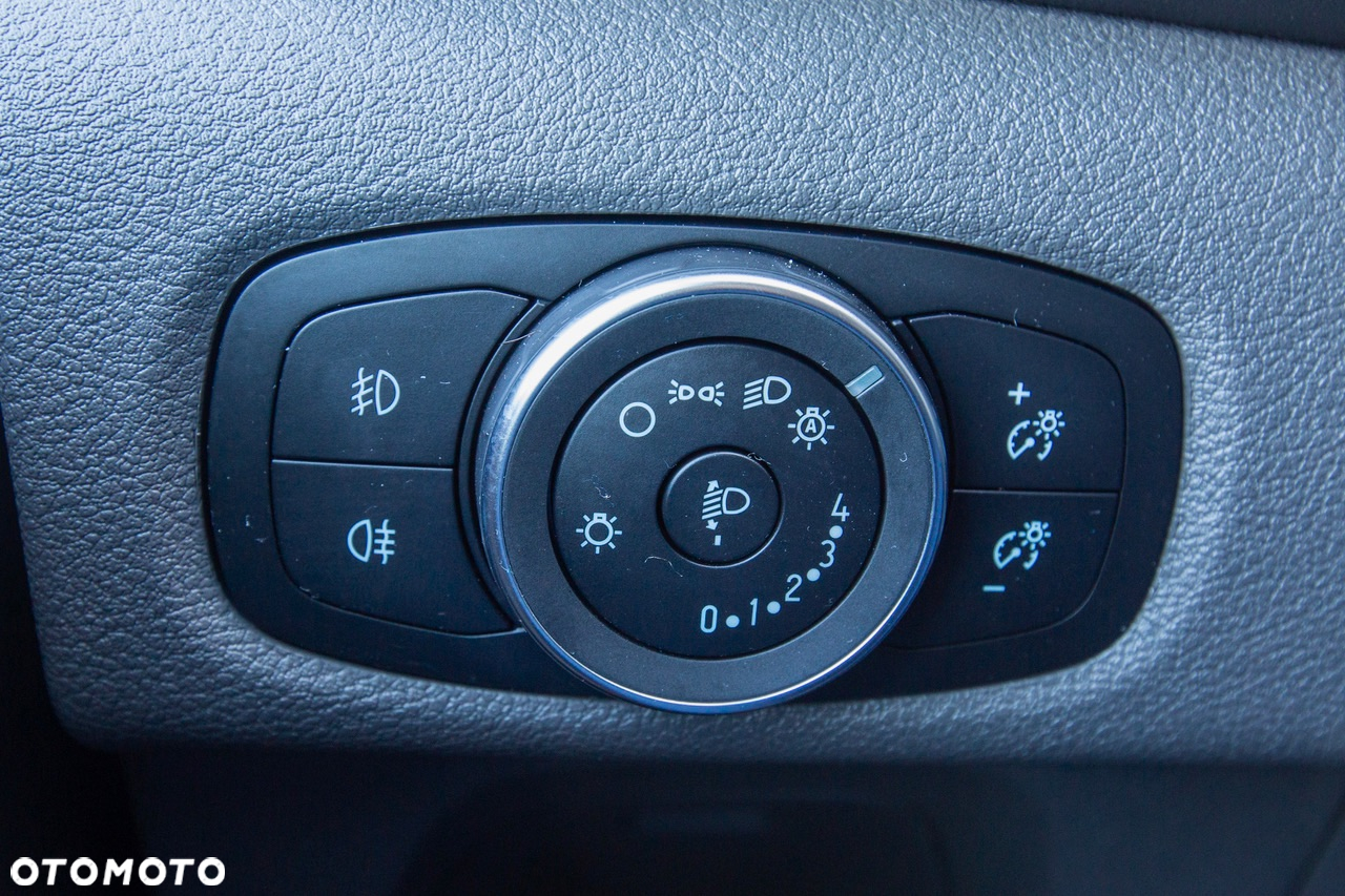 Ford Tourneo Custom - 18