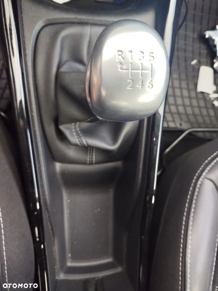 Peugeot 2008 1.5 BlueHDi Allure S&S - 13