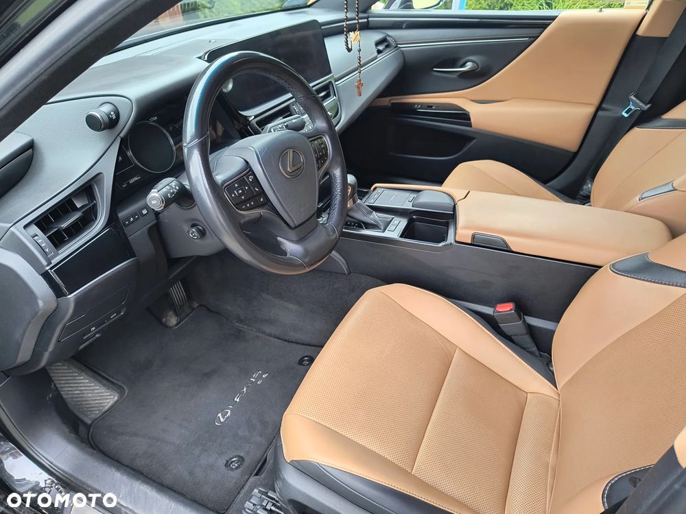 Lexus ES 300h Business Edition + - 11