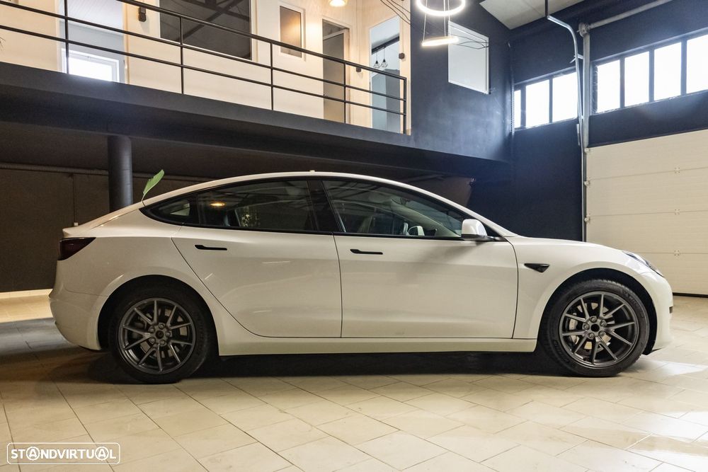 Tesla Model 3 Standard Range Plus RWD - 3