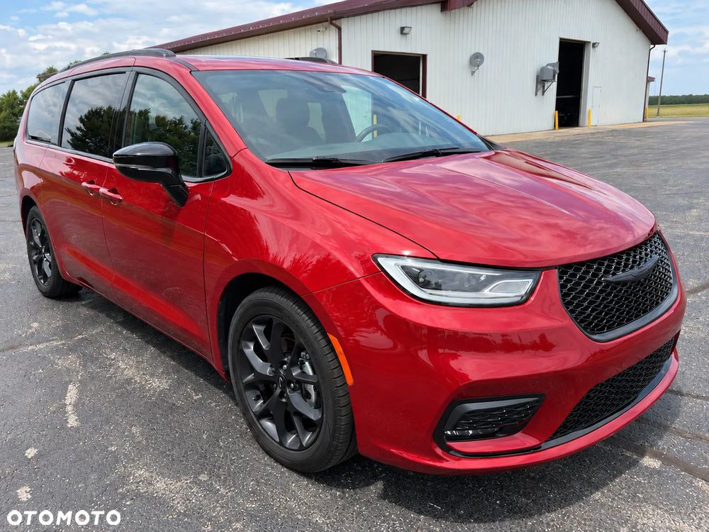Chrysler Pacifica - 1