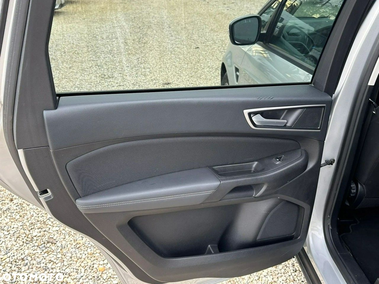 Ford S-Max - 11