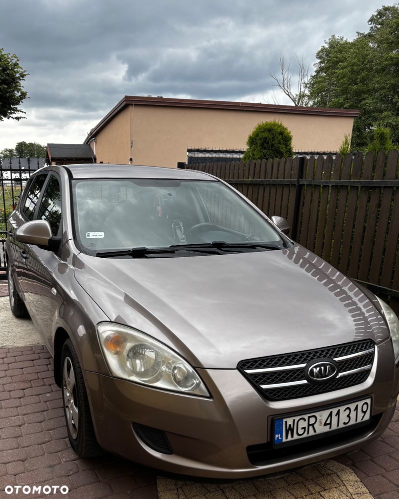 Kia Ceed - 4