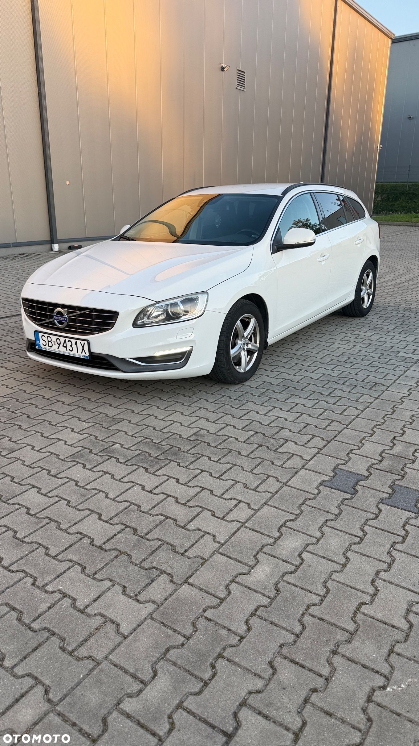 Volvo V60 D4 Drive-E Momentum - 1