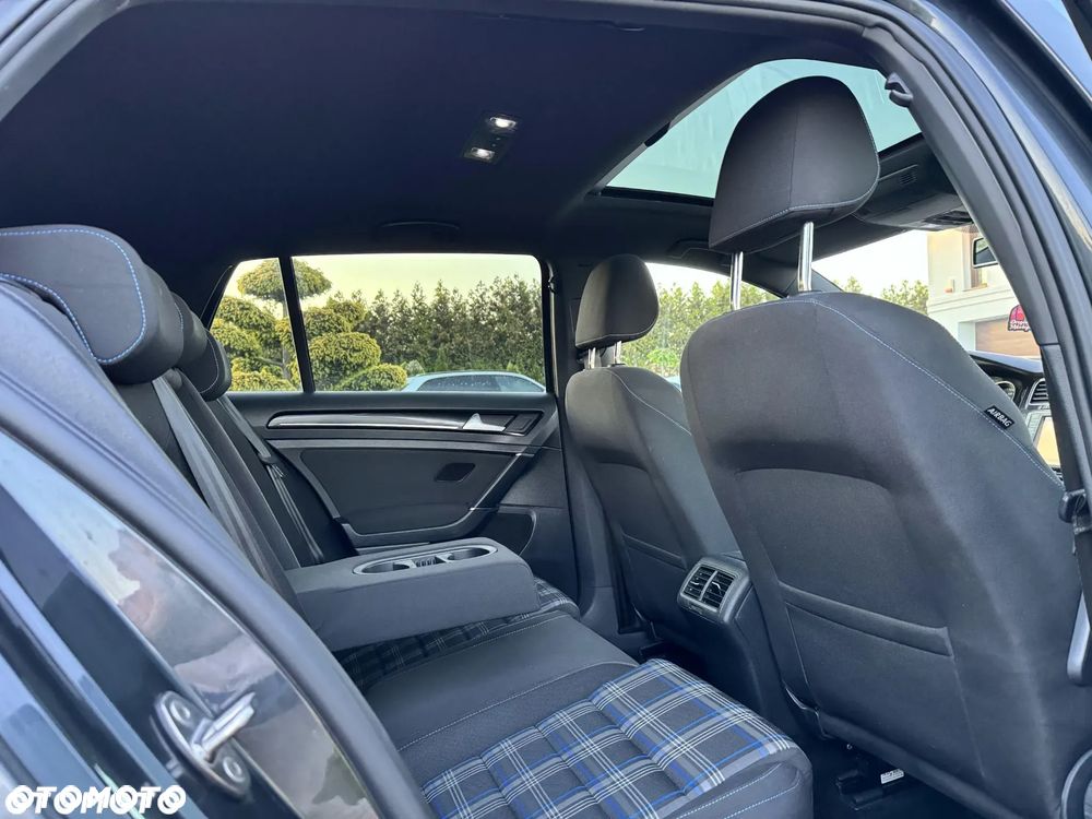 Volkswagen Golf - 17