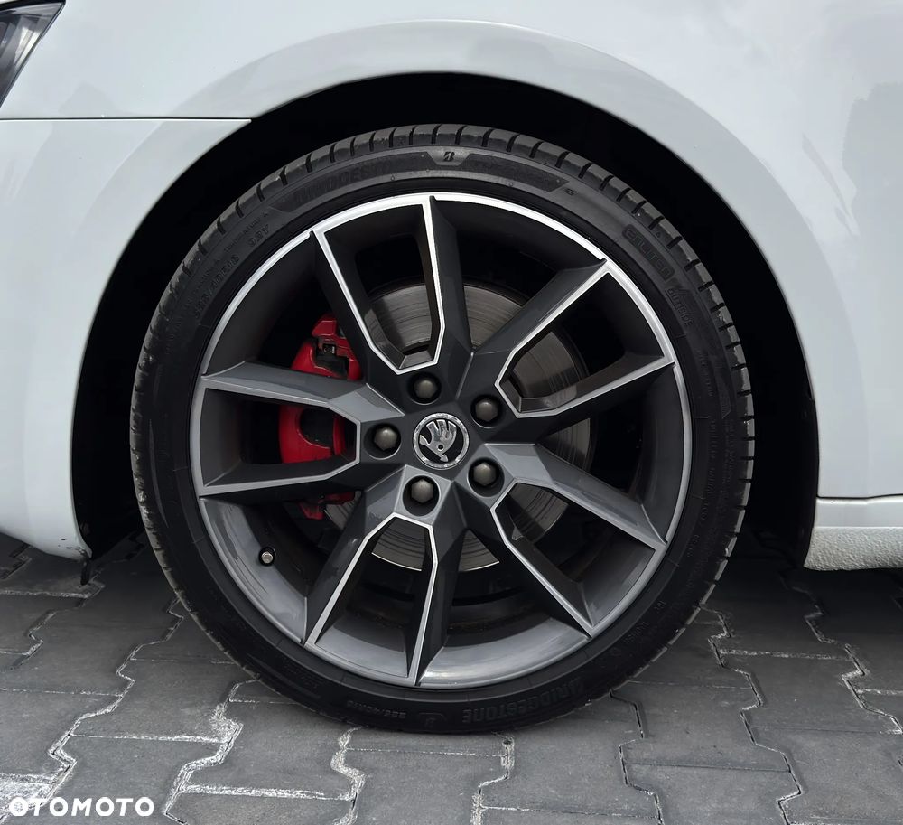 Skoda Octavia 2.0 TDI 4x4 DSG RS - 16