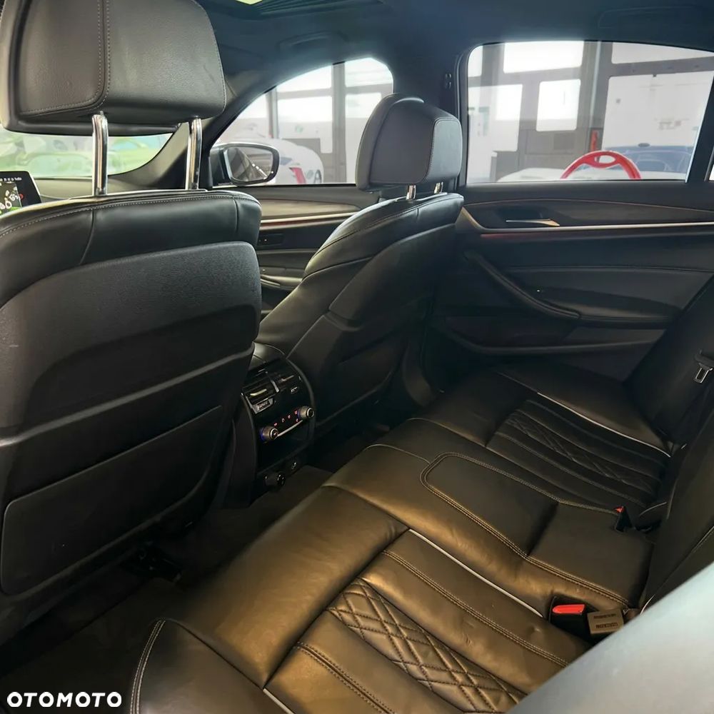 BMW Seria 5 530i M Sport sport - 12