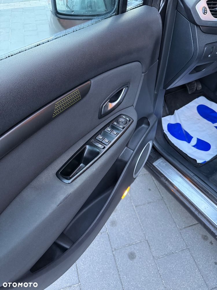 Renault Scenic 2.0 16V 140 CVT Bose Edition - 33